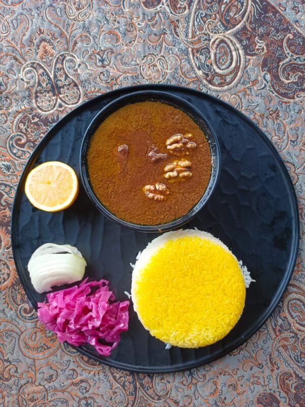 خورشت فسنجان مرغ با برنج زعفرانی